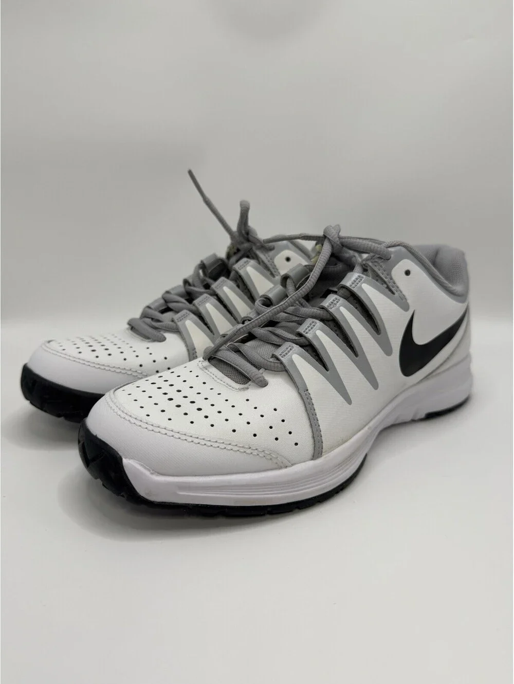 Nike Mens Size 7.5 Vapor Court 631703-101 White Gray Running Shoes Sneakers